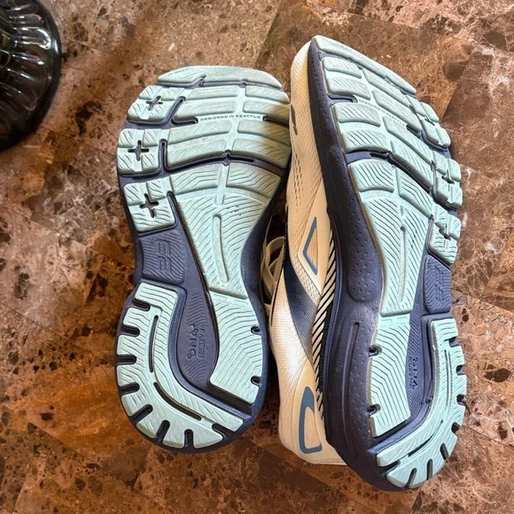 Brooks Women’s Athletic Shoes in baby , blue and Navy blue - Picture 11 of 16